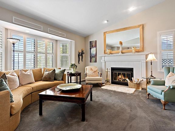 4th image of 218 Turnberry Way