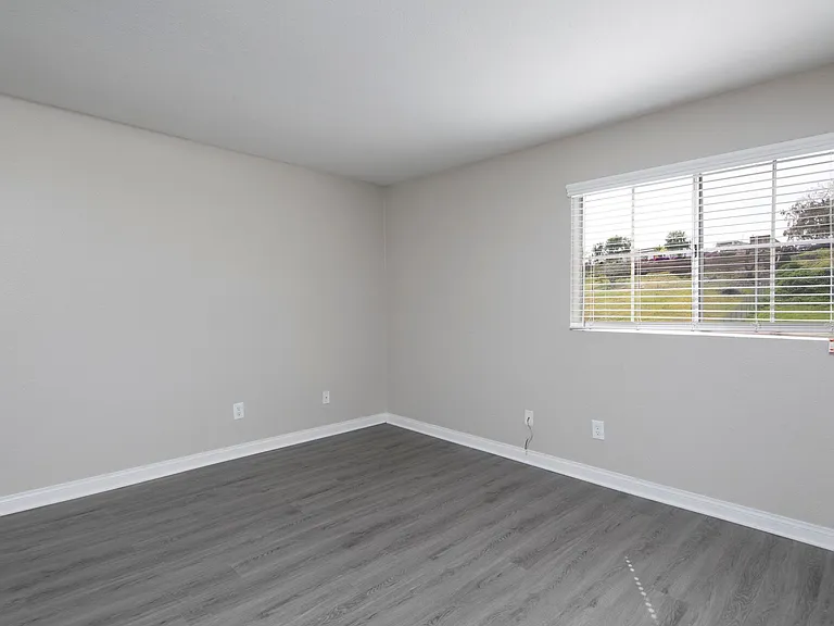 Willow Creek Apartments — Photo 17