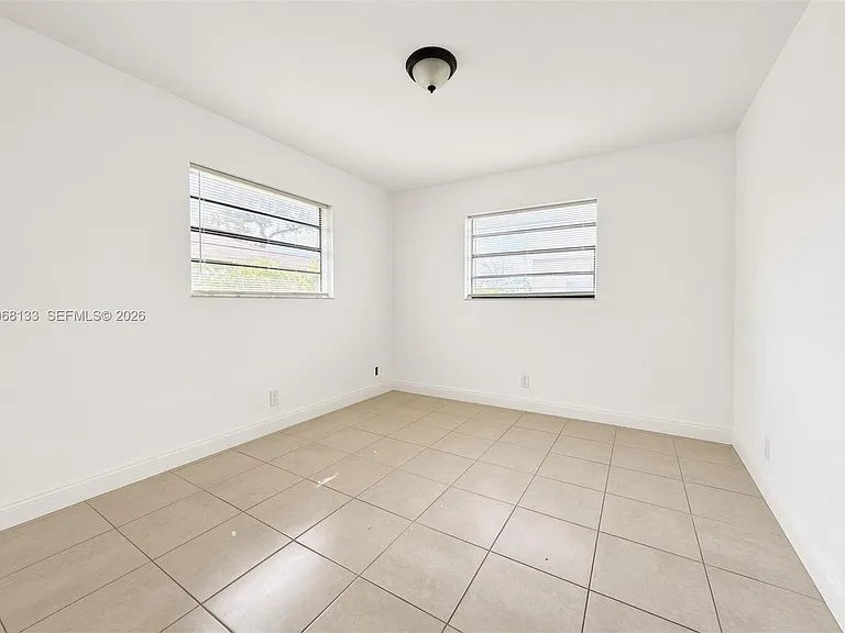 407 NW 7th Ct #S — Photo 3