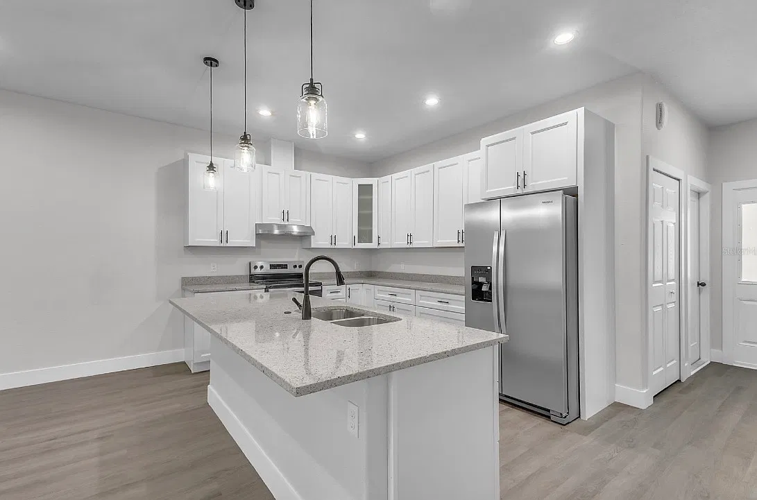 3 bed, 1293 sqft, $2,100 — Photo 3