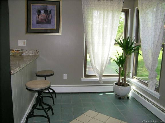 3rd image of 40 Stevens Pl #40