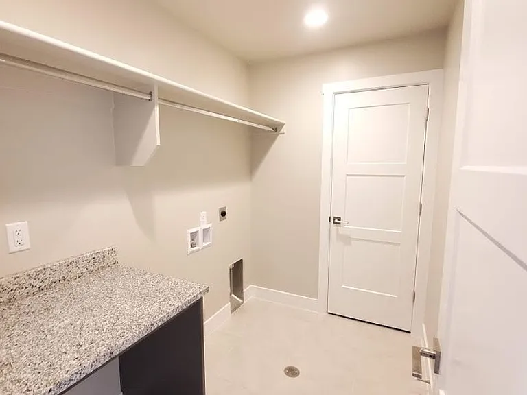 Three Bedroom Red Mountain Vista Town Home — Photo 19