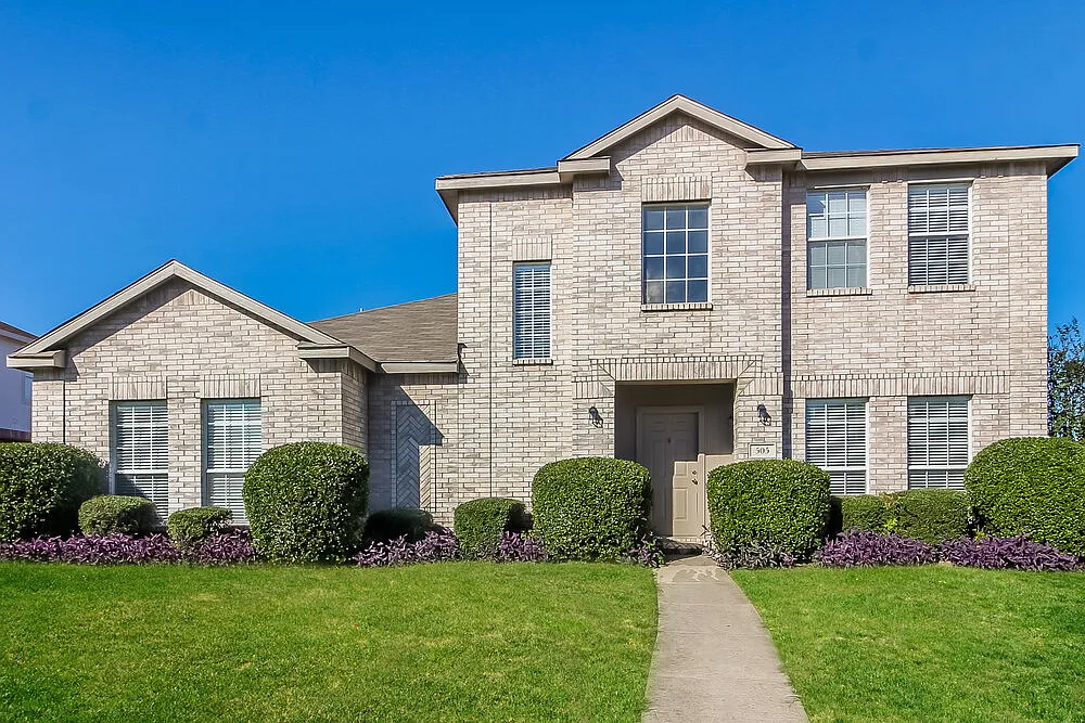 4 bed, 2.5 bath, 2494 sqft, $2,645 — Photo 1