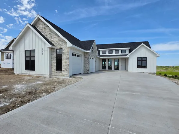 8265 Edgewood Ct, West Des Moines, IA 50266