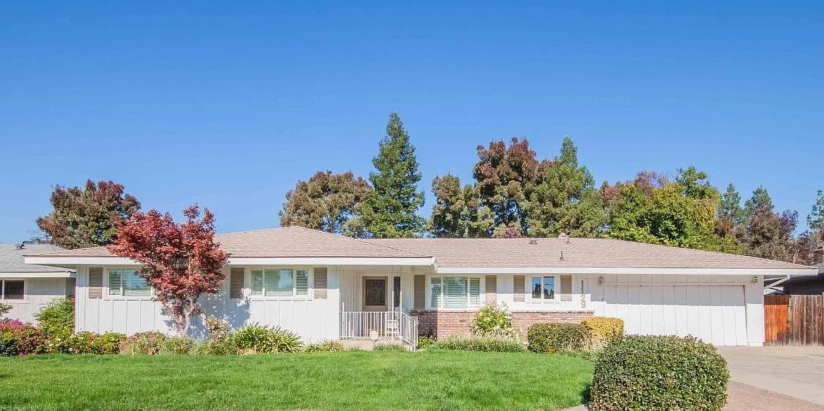 1129 Julie Dr photo 1