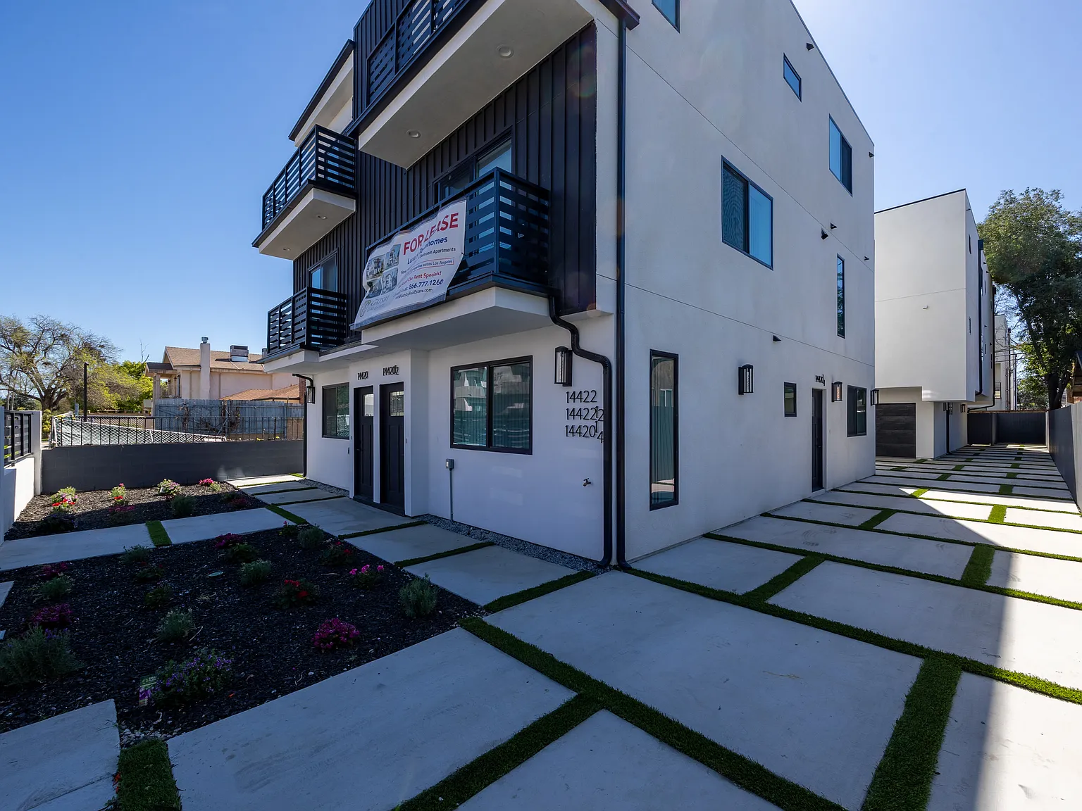 1 bed, 560 sqft, $2,066 — Photo 4