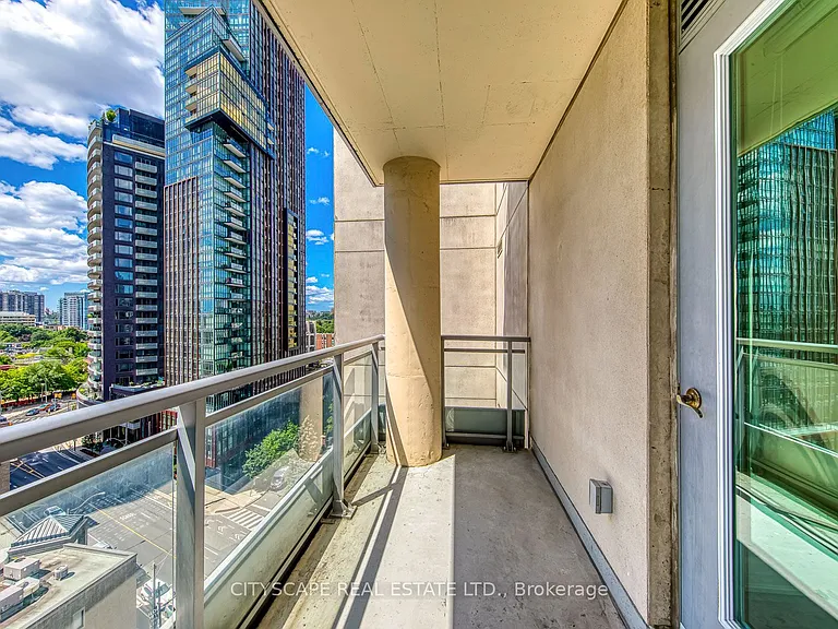 8 Scollard St #1108 — Photo 20