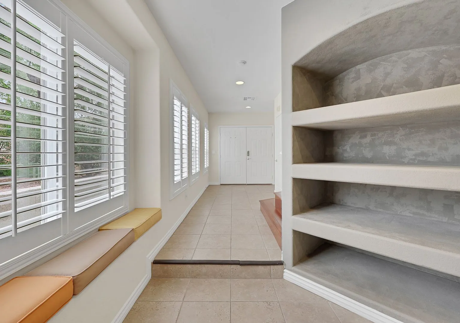 Large Townhouse in Henderson — Photo 3