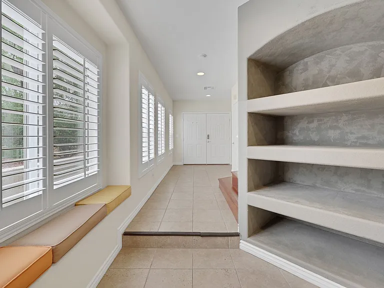 290 Spectacular St — Photo 3