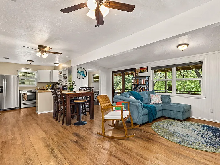 467 Burr Oak Ln — Photo 5