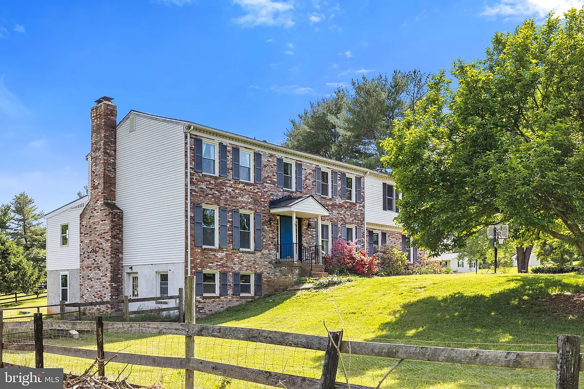 Building Photo - 4301 Mountain View Dr