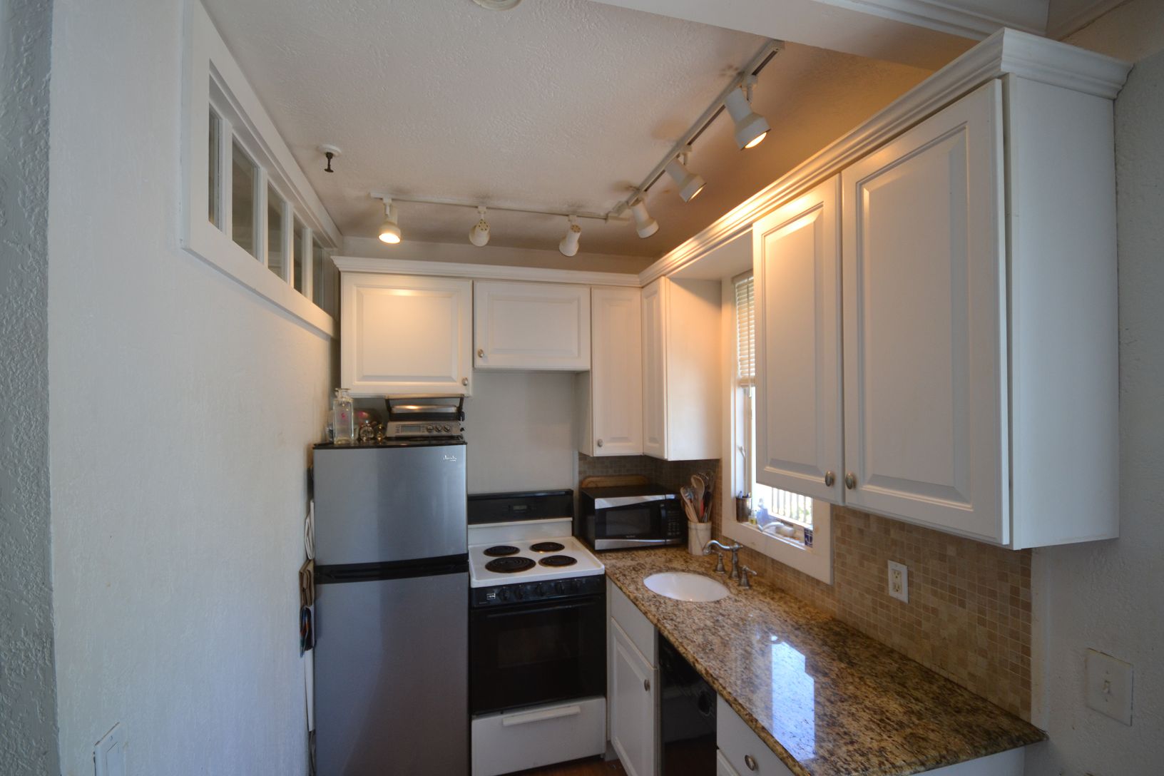 Efficiency Kitchen with Dishwasher