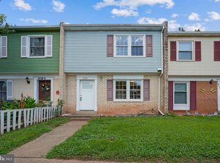 8278 White Pine Dr, Manassas Park, VA 20111