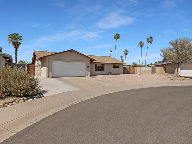1110 E Redfield Rd — Photo 1