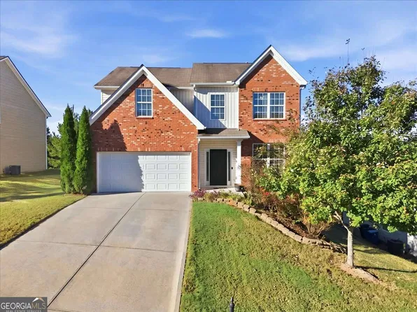 3835 Hawk Tail Dr, Loganville, GA 30052
