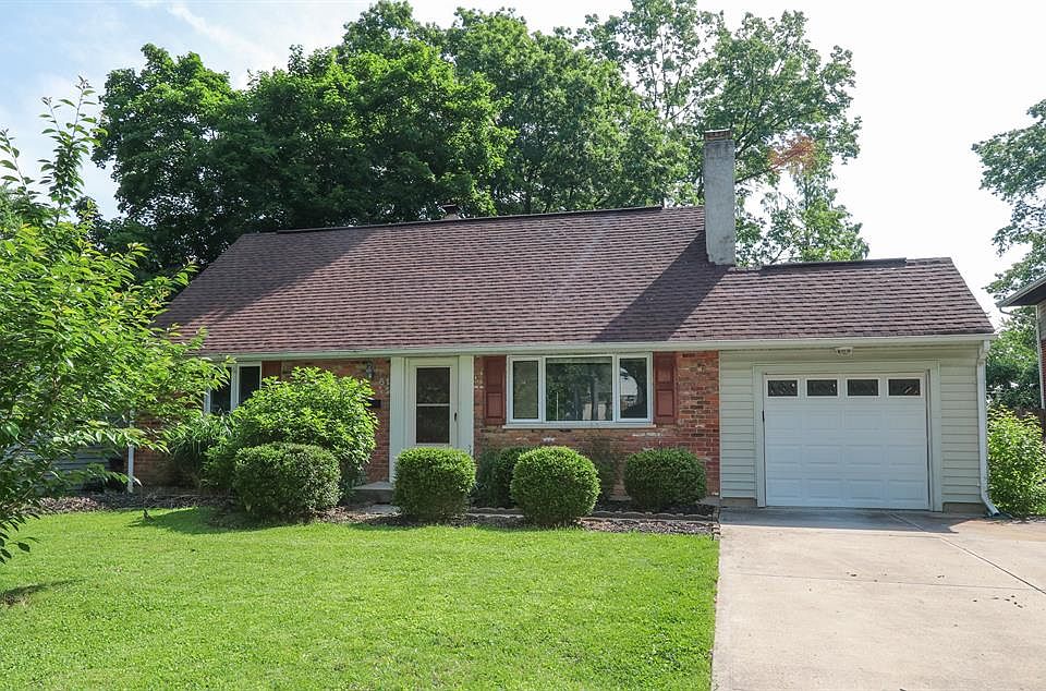 1st image of 61 Hamlin Dr
