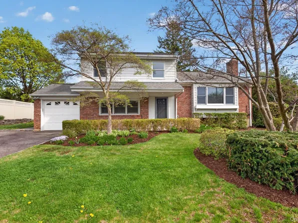 9 Eldridge Place, Glen Cove, NY 11542