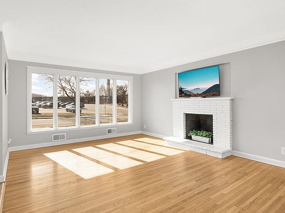 5th image of 647 Mill St