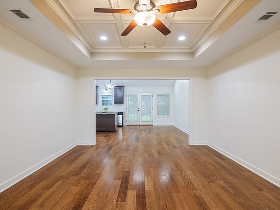 3rd image of 925 Sugarberry Dr