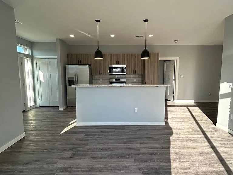 2724 Silver St — Photo 42
