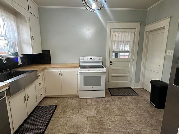 3rd image of 1000 Fairmount Ct