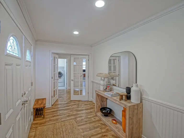 1543 Stanford Ave — Photo 4