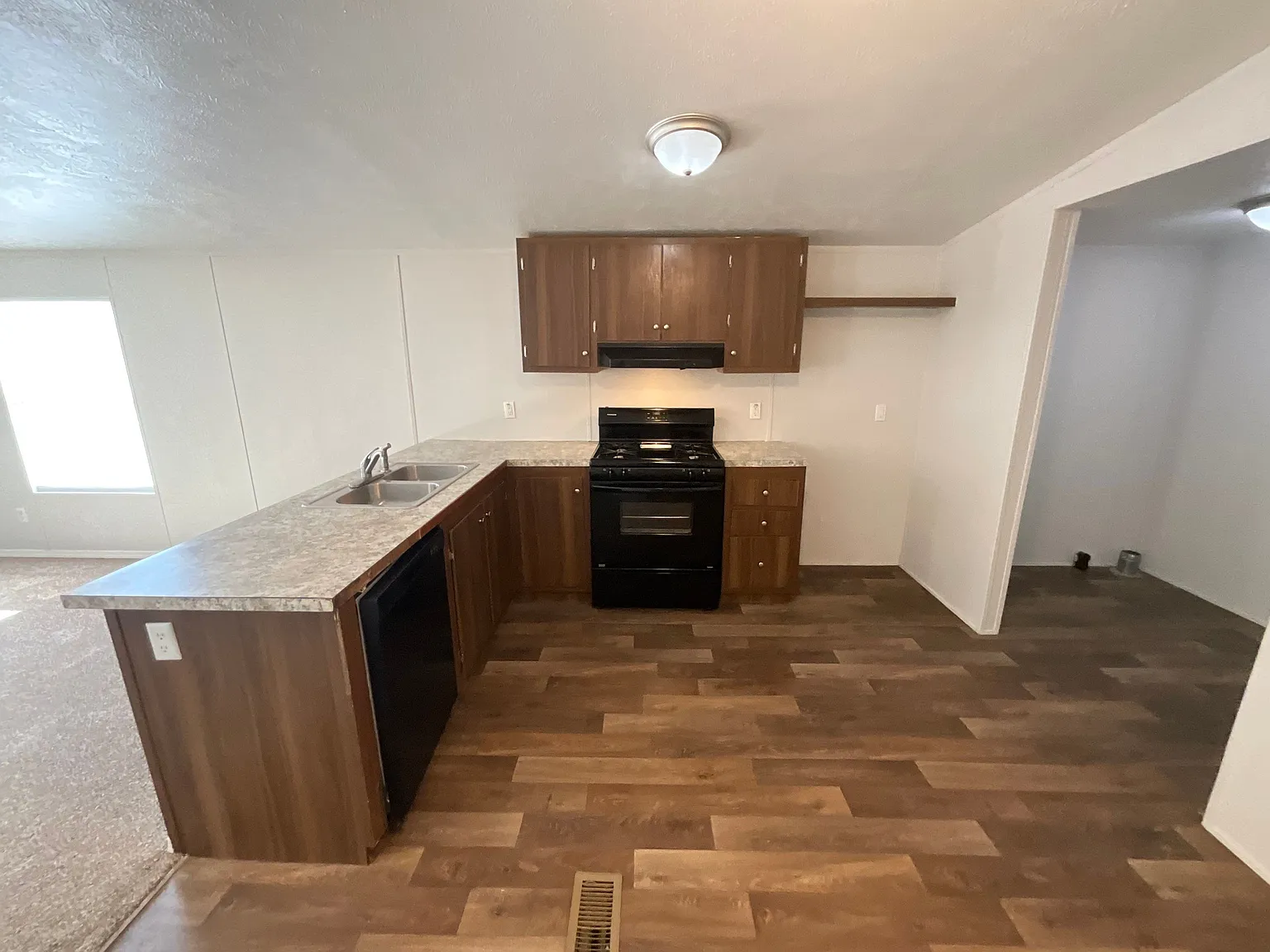3 bed, 1064 sqft, $1,150 — Photo 4