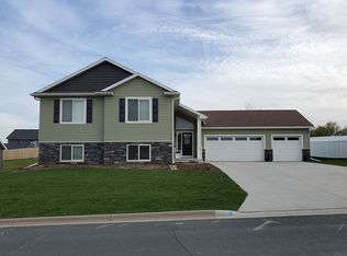 817 Augusta Ave, Zumbrota, MN 55992