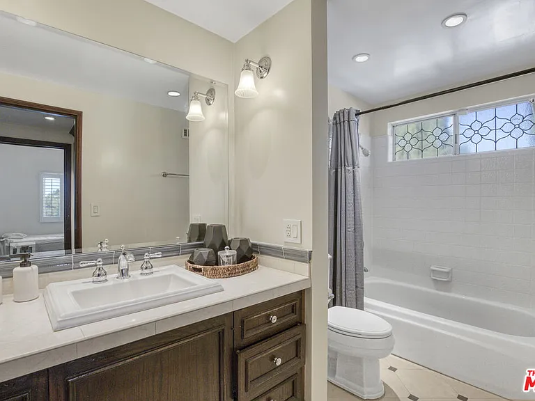 3970 Ellenita Ave — Photo 24