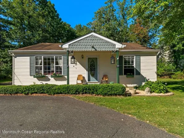 860 Fort Plains Rd, Howell, NJ 07731
