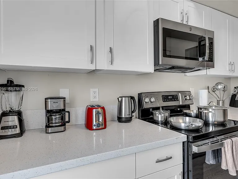 10006 E Bay Harbor Dr #15 — Photo 9
