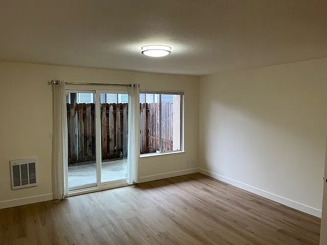2 bed, 1.5 bath, 900 sqft, $3,400 — Photo 4