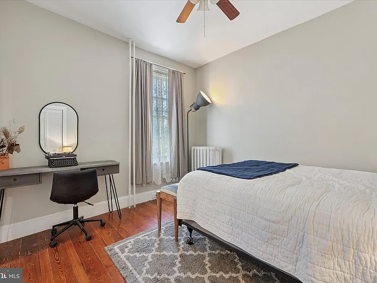 466 Conarroe St #1/2 — Photo 16
