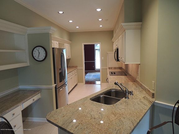 5th image of 8193 Rosemont Dr