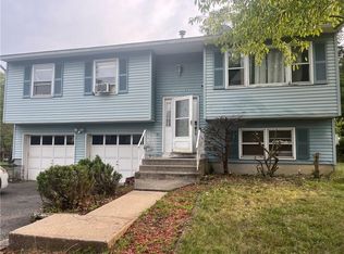 28 Ross Ln, Middletown, NY 10941