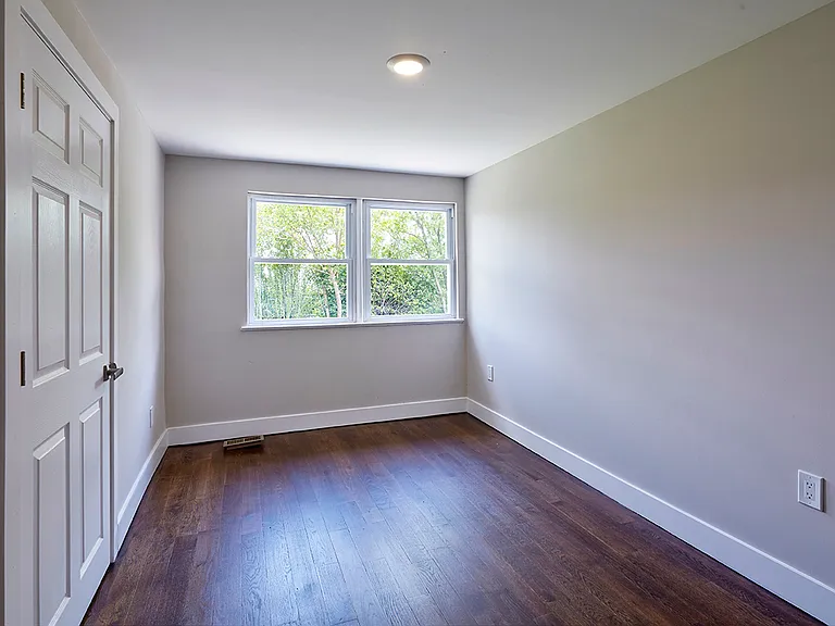 1038 E Mount Pleasant Ave — Photo 33