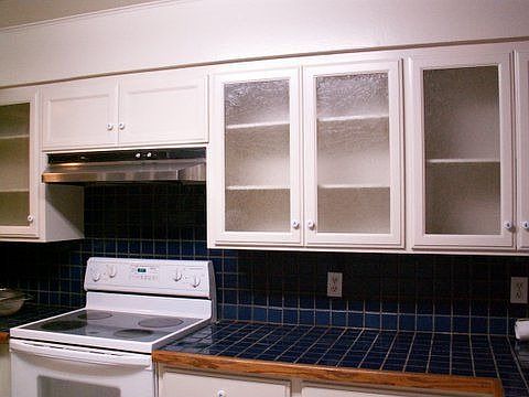 Kitchen w/blue tile