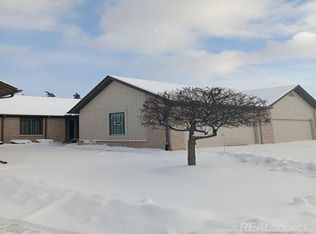 13322 Highland Cir, Sterling Heights, MI 48312