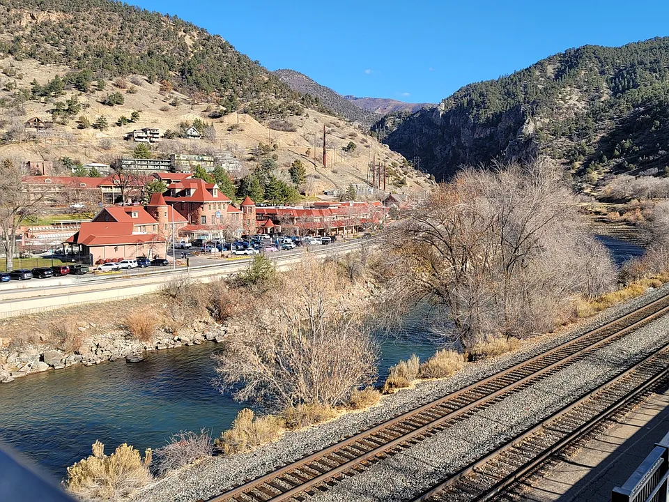 Glenwood Hot Springs Athletic Club with a short walk