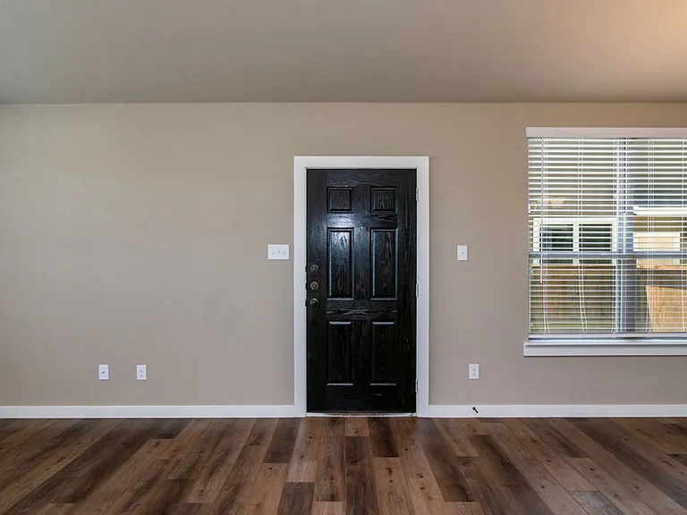 728 Fallow Dr — Photo 2