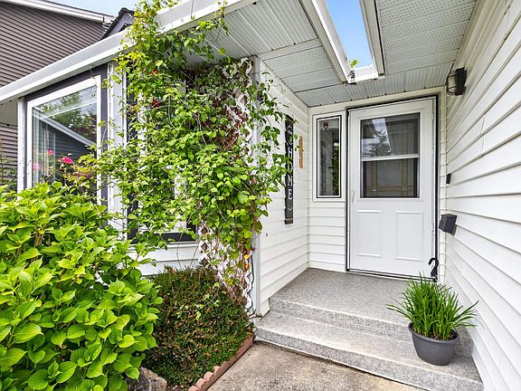 5th image of 23425 Whippoorwill Ave