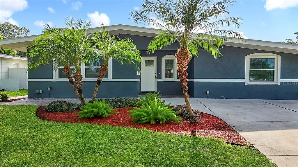 4 bed, 2.0 bath, 1732 sqft, $3,700 — Photo 3