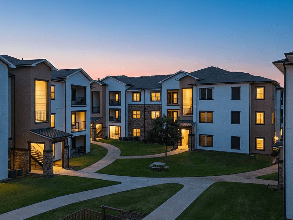 1st image of 211 E Canyon Grove Rd APT 823