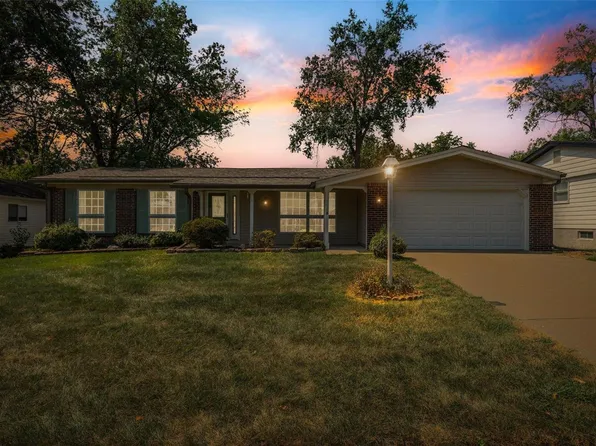 5030 Sherborne Dr, Saint Louis, MO 63128