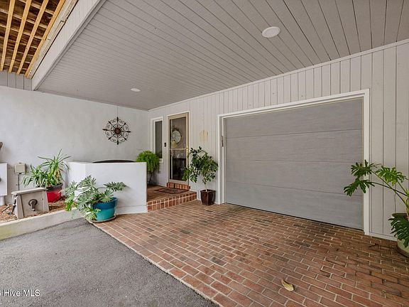 4th image of 10 Batts Hill Road