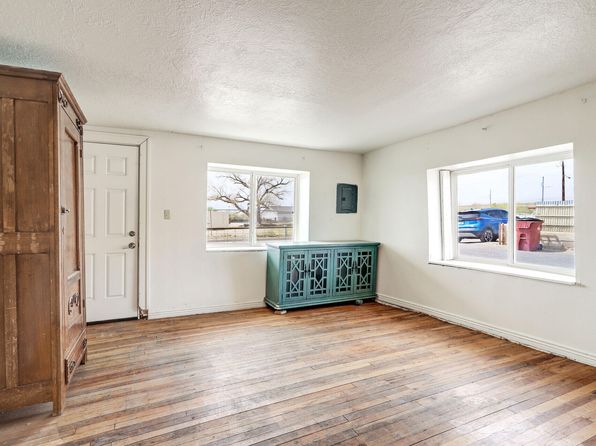 722 Vivian Rd, Belen, NM 87002