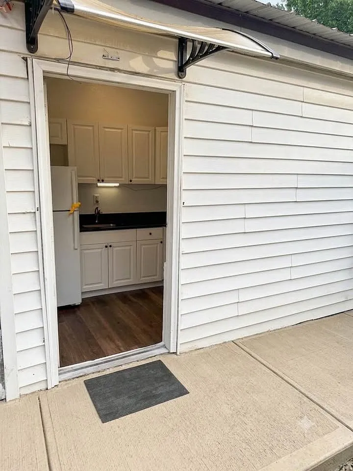 Studio, 850 sqft, $1,100 — Photo 2