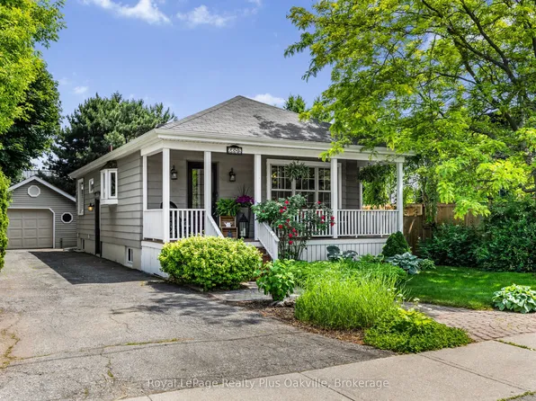 2386 Rebecca St, Oakville, ON L6L 2A9