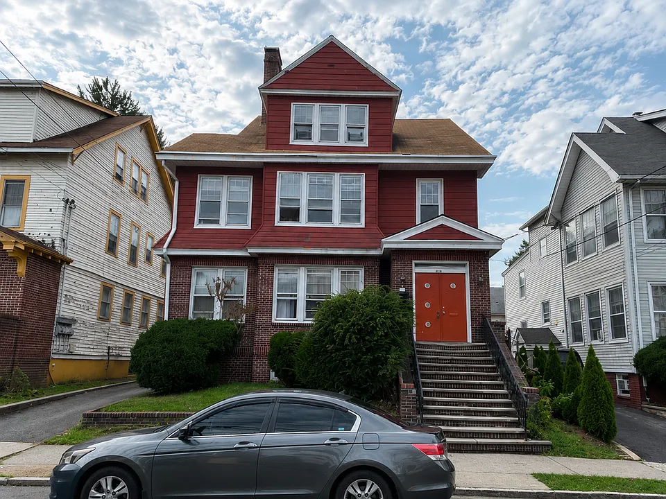 23 Monticello Ave