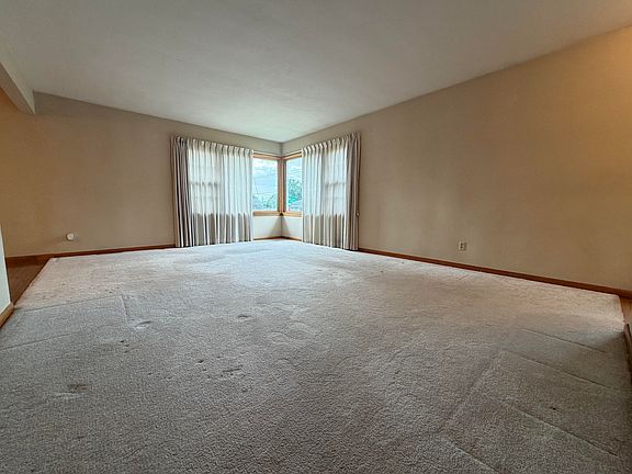 2nd image of 2105 Roosevelt St